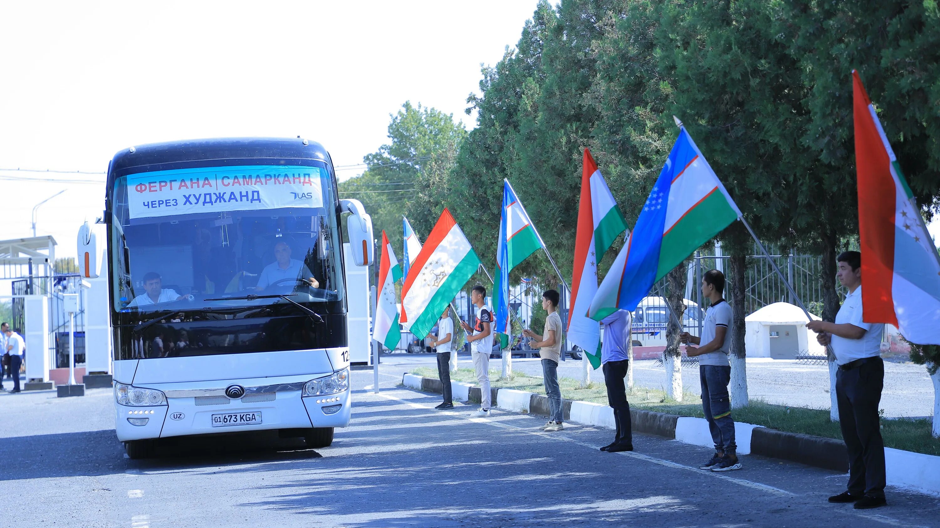 Душанбе худжанд горы. Худжанд узбекистан. Панджруд таджикистан мавзолей. Мечеть-мавзолей шейха муслихиддина. Согд таджикистан.