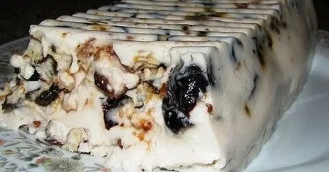 Десерт чернослив с грецким орехом в сметане