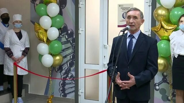 Директор института ниу белгу. Мемориальная аудитория владимира федоровича куликовского. Куликовский врач белгород. Мемориальная доска памяти. Городской научно-методический центр ганичева фото.