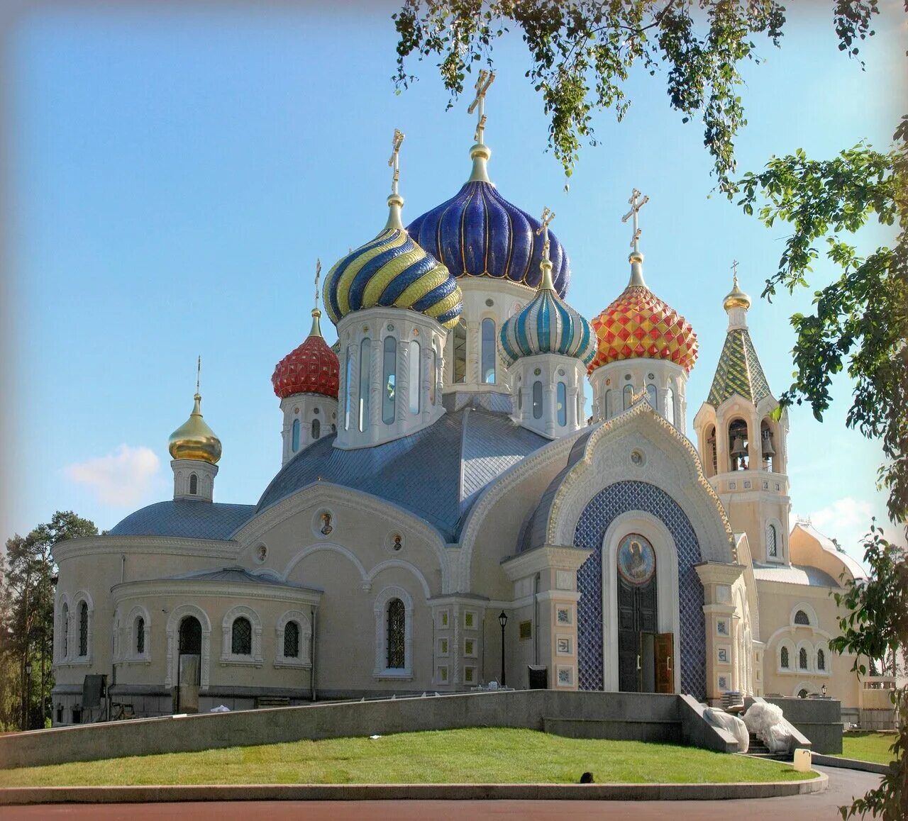 Москва. Собор благовещения богородицы московского кремля. Кому нужны храмы. Помогите храму. Богу не нужны храмы.