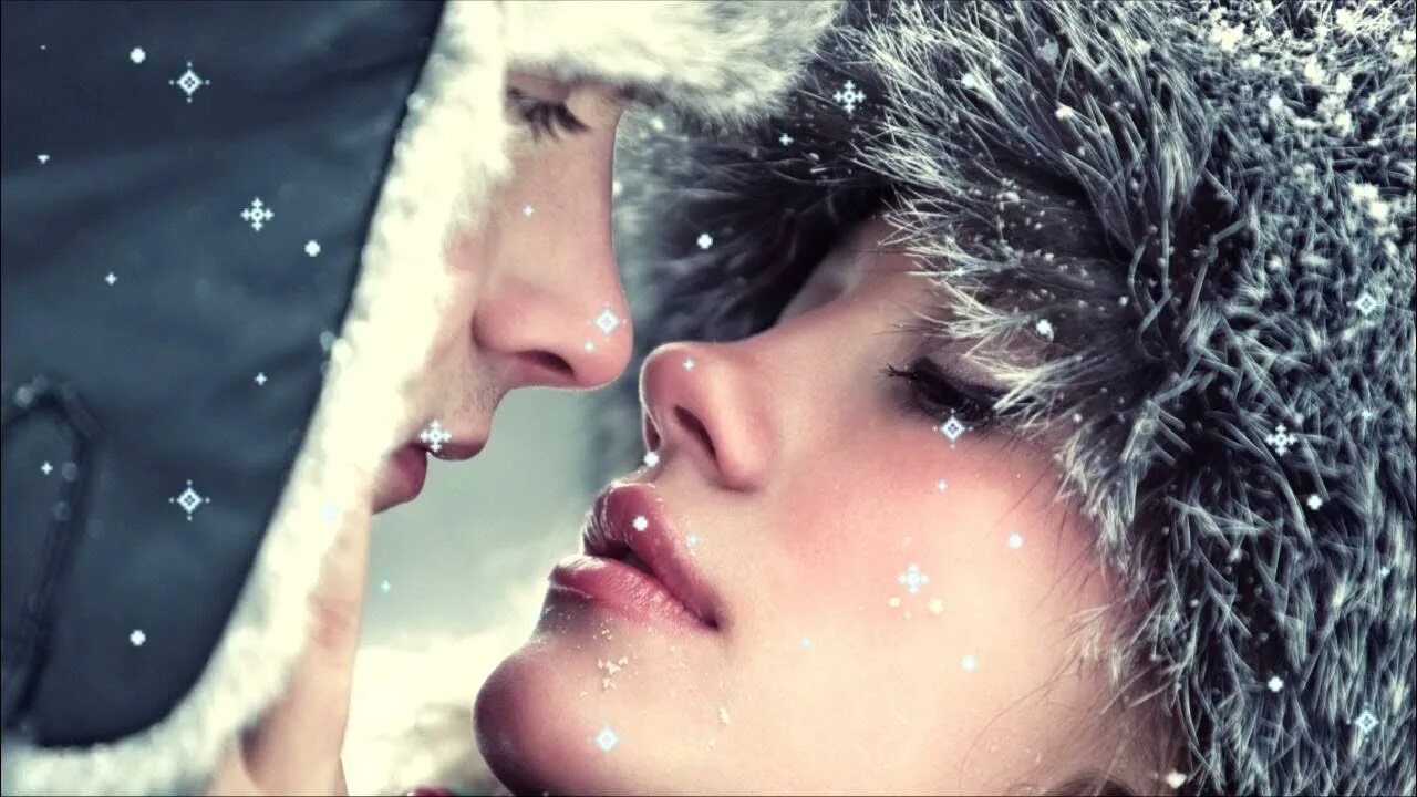 Люблю первый снег. Влюбленные зимой. Зима любовь. Зимний поцелуй. Мужчина и женщина зимой.