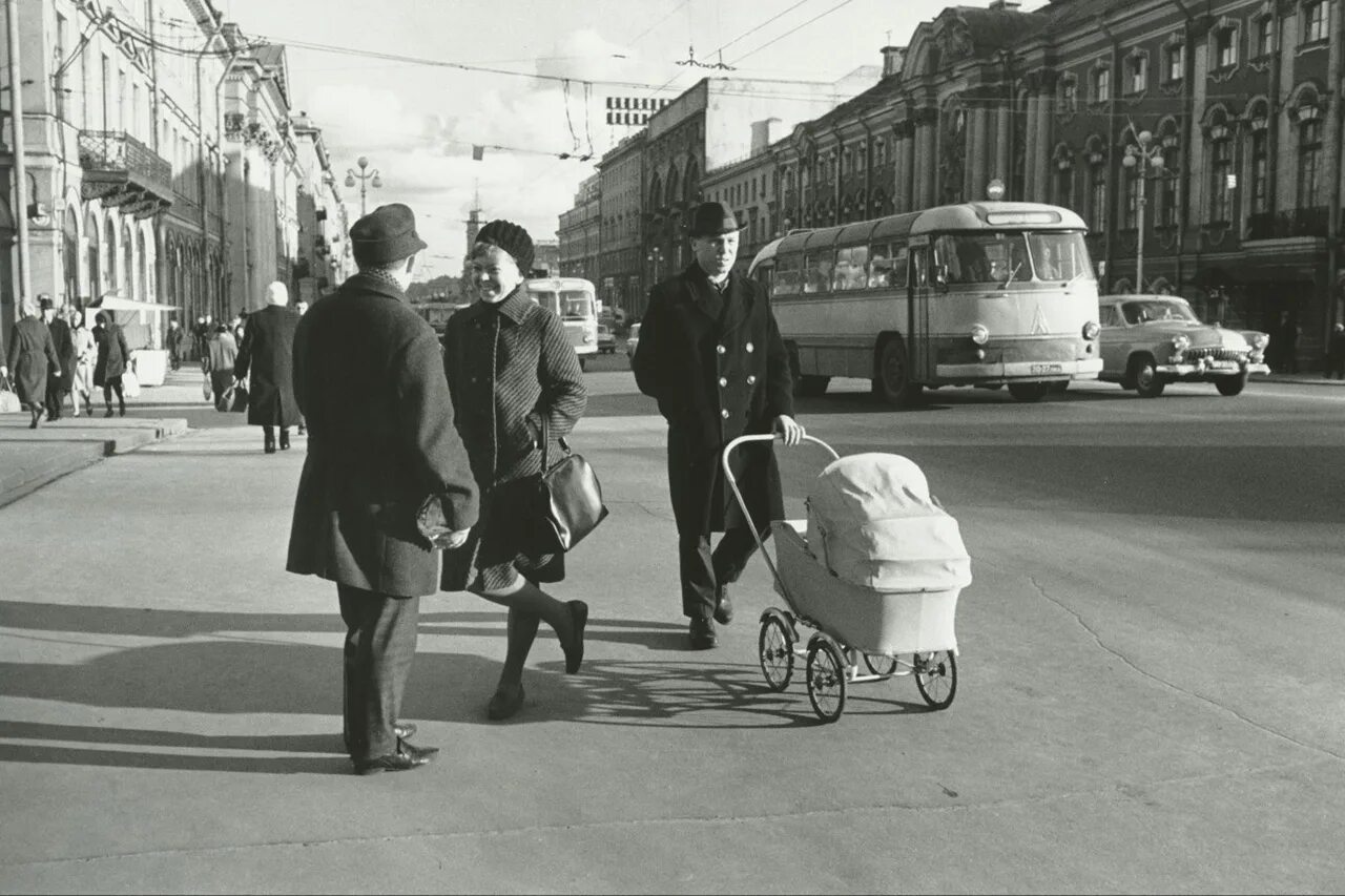 Фотографии 1960 х годов. Улица горького в москве 1960 г. Ссср москва 1960. Двор ссср 50е. Москва люди 1960-х.