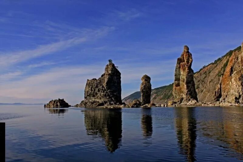 пять три брата. авачинская бухта три брата на камчатке. пять три брата. друзья со спины. авачинская бухта на камчатке.