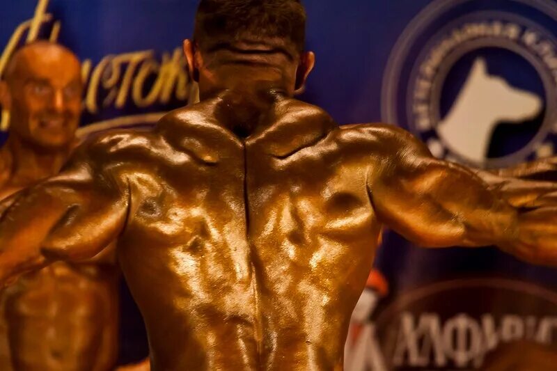 Культуристы на сцене. Выступление атлетов. Вольные упражнения в гимнастике. Выступление атлетов. Выступление атлетов.