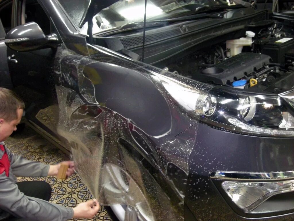 оклейка авто пленкой. пленка полиуретановая java green. антигравийная пленка на авто. хендай солярис 2022 в матовой черной пленке. бронепленка 3m.