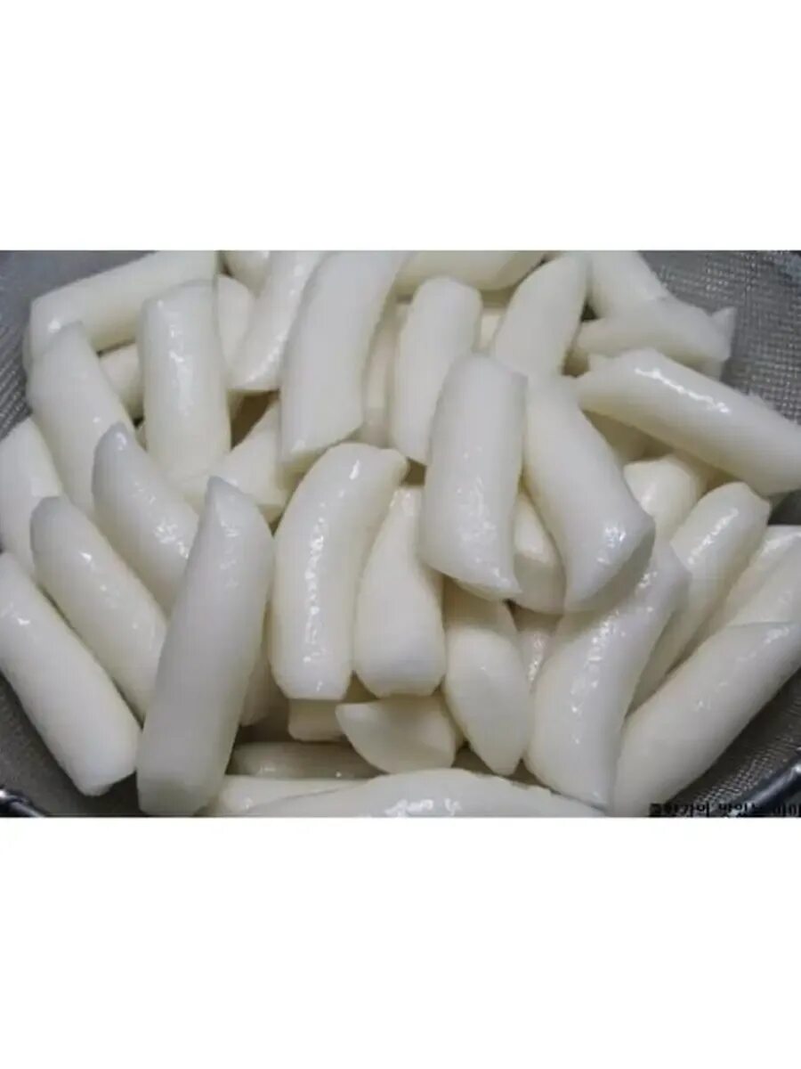 Токпокки корейское. Тток (рисовые брусочки). Токпокки из рисовой муки. Токпокки из рисовой муки. Чиз токпокки.