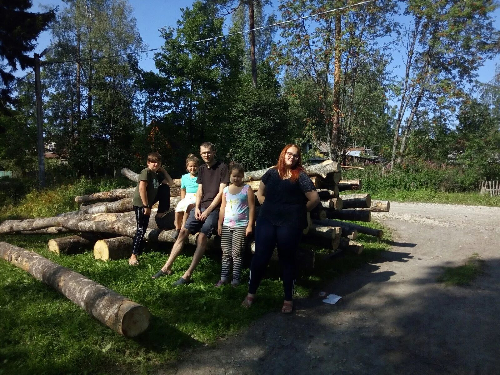 дрова вырица. сырые дрова. дрова. дрова березовые чурбаками. дрова в кузове.