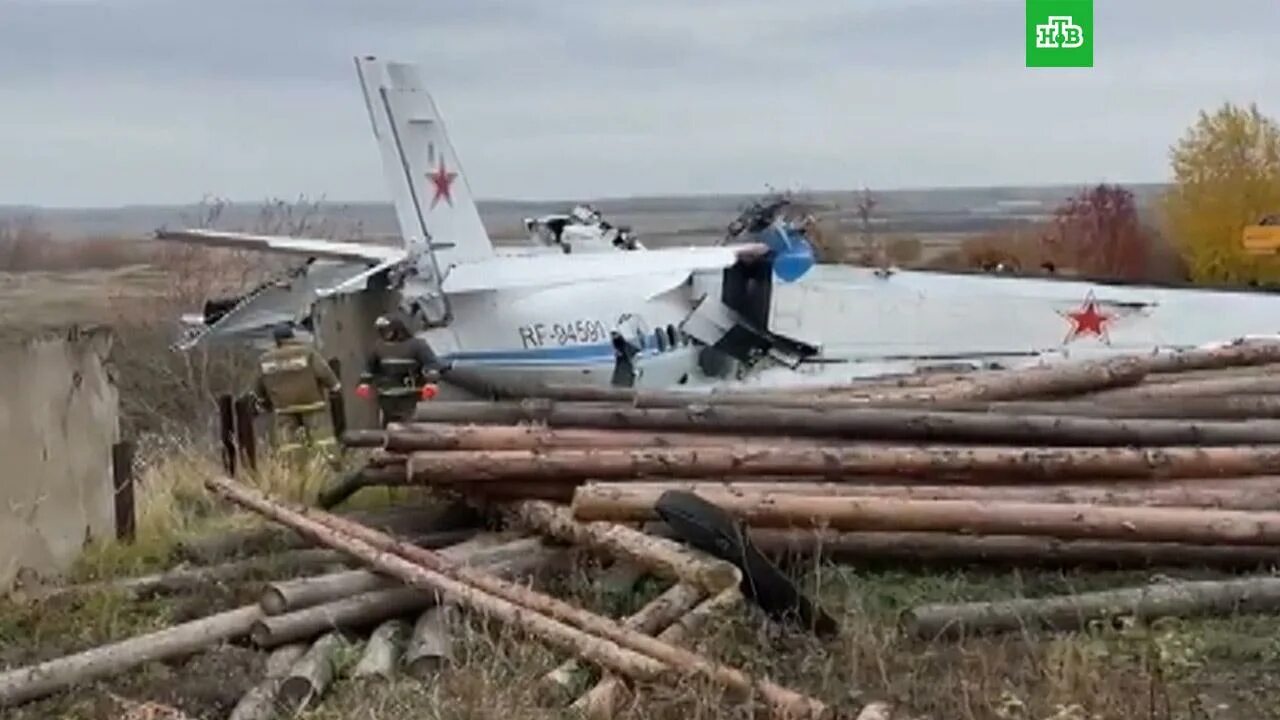 Крушение самолета 23 февраля. Катастрофа l-410 в Татарстане. Крушение самолета l 410 в Мензелинске место крушения. Гидросамолет л410 после крушения.