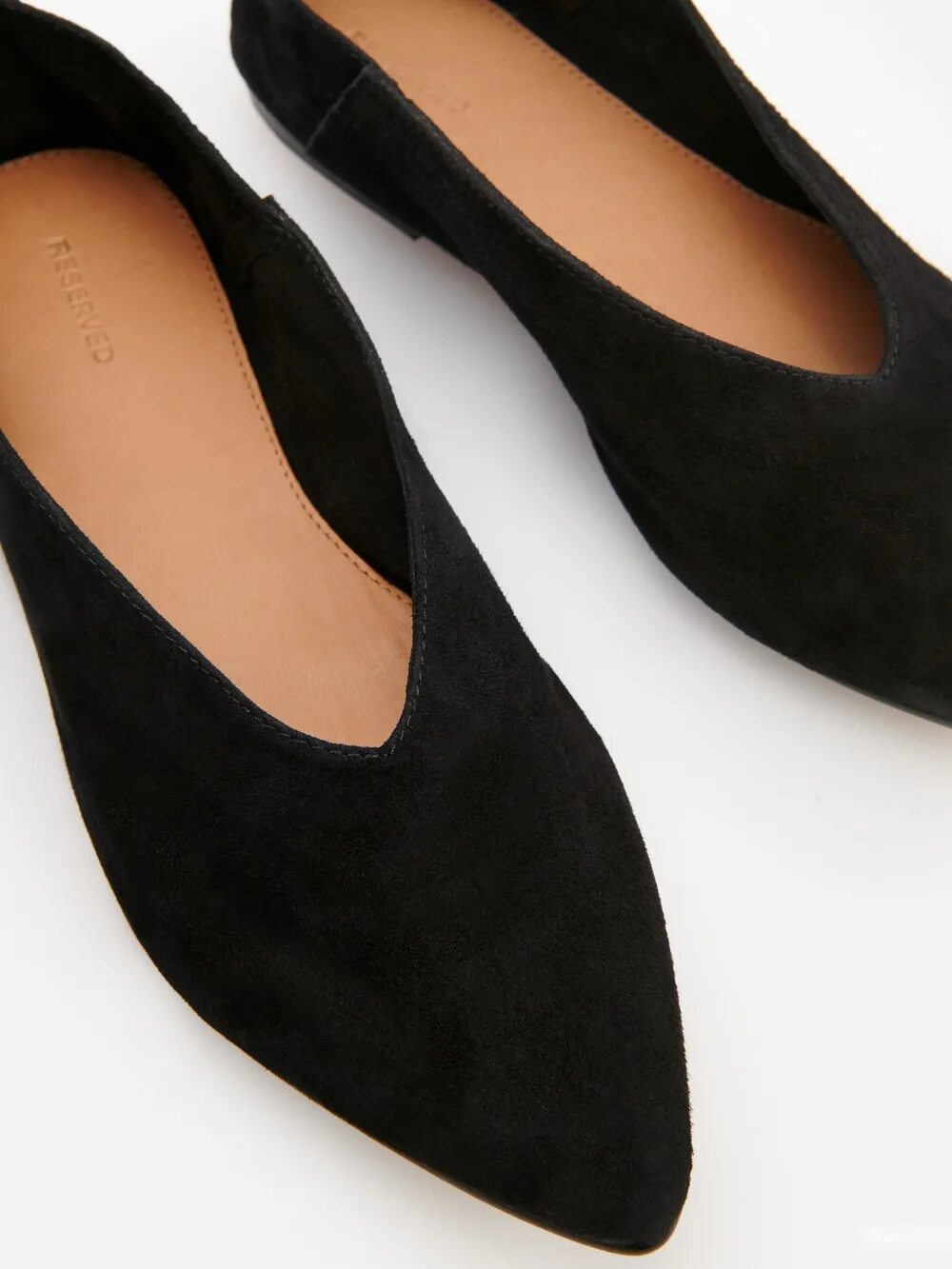 Балетки замшевые черные cover. Замшевые балетки h&m. Wilderness балетки замшевые. Балетки балдинини замша. Замшевые балетки с пряжкой.