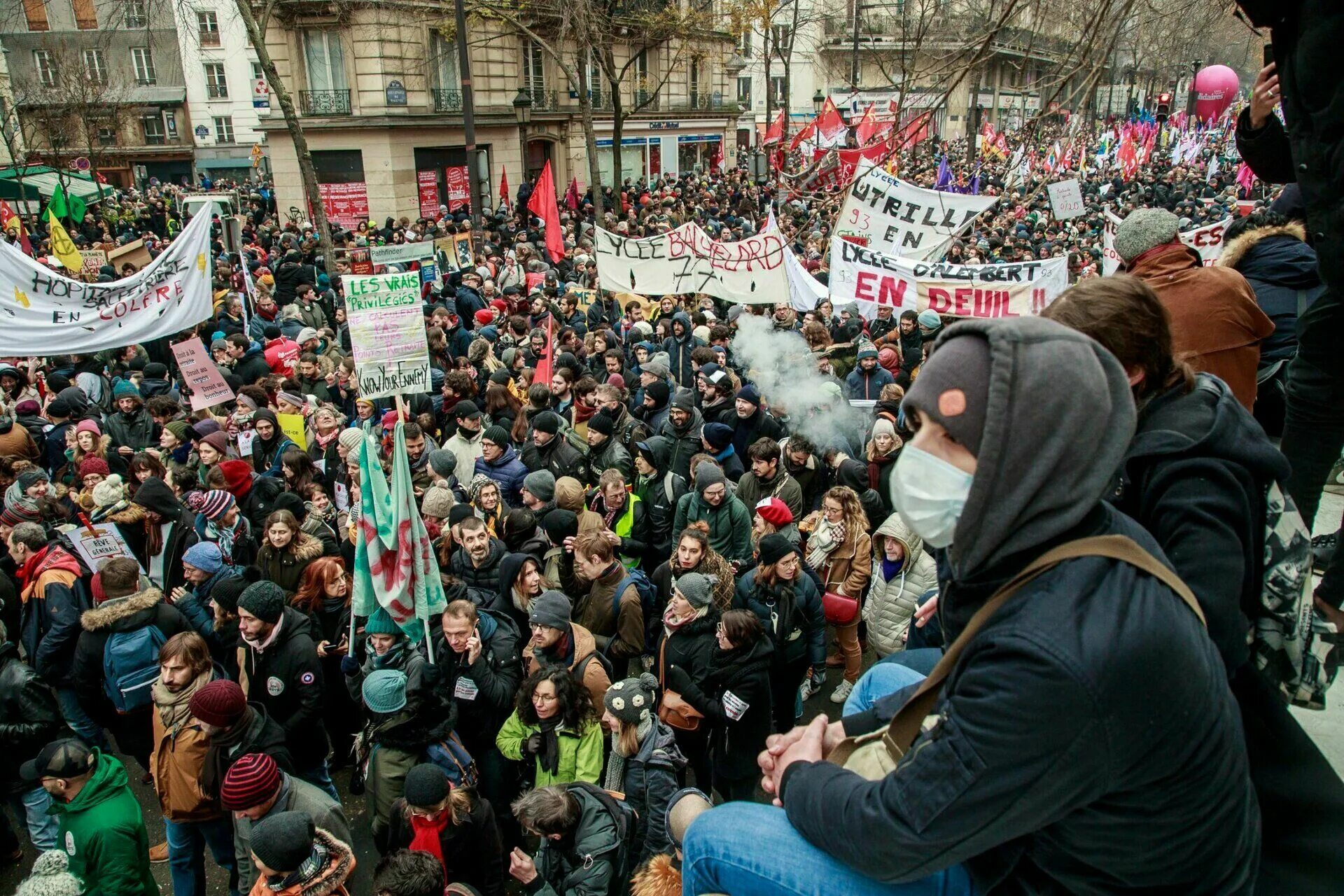 Бастовать это. Массовые протесты во Франции Всеобщая забастовка. Протесты во Франции пенсионная реформа. Забастовка профсоюзов во Франции. Забастовка во Франции сейчас.