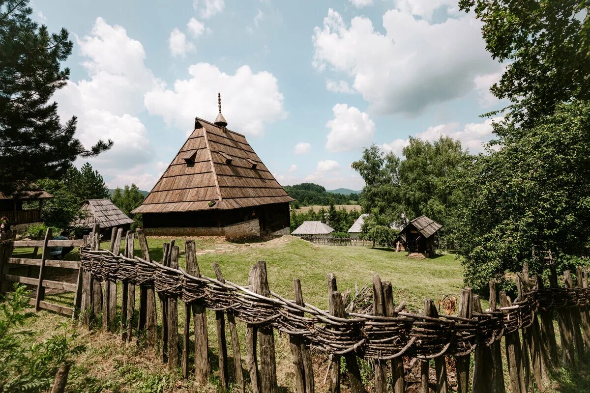 Деревня Сирогойно Сербия. Этно-деревни Сирогойно. Этно село Сирогойно. Республики Марий Эл Этническая деревня музей под открытым небом. Общины поселения