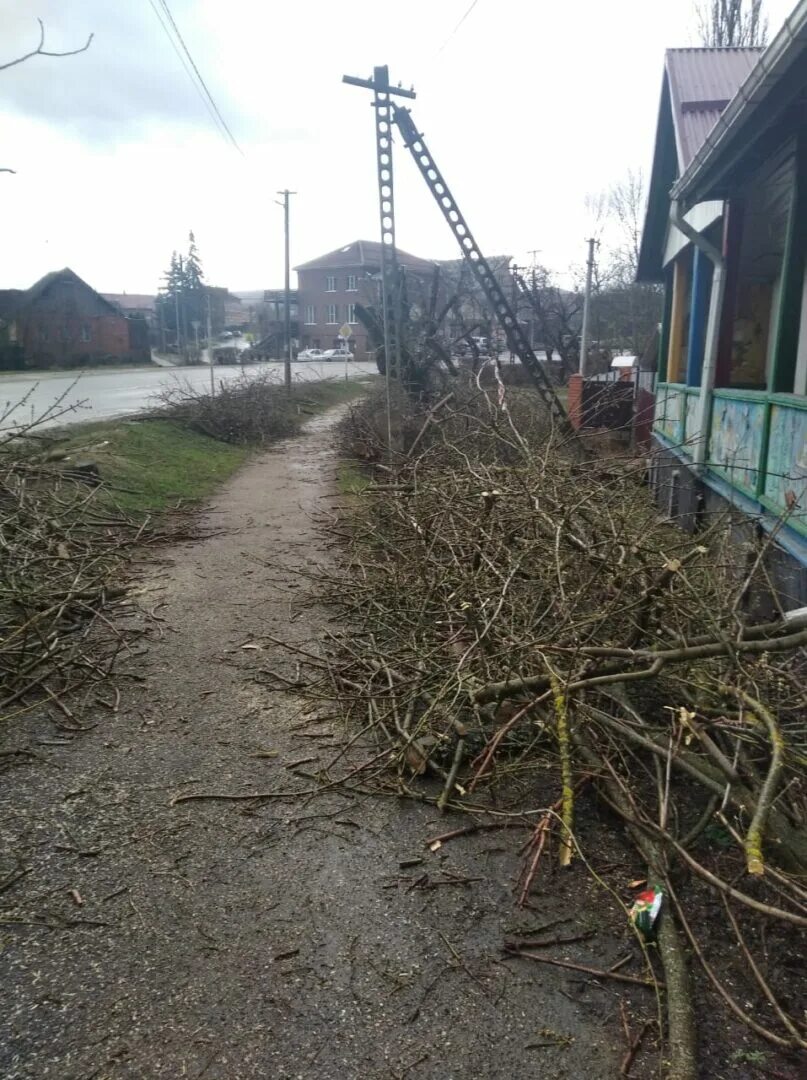 Подслушано в хадыженске. Хадыженск Апшеронск. Хадыженск Майский парк. Хадыженск весной. Хадыженск дворы.