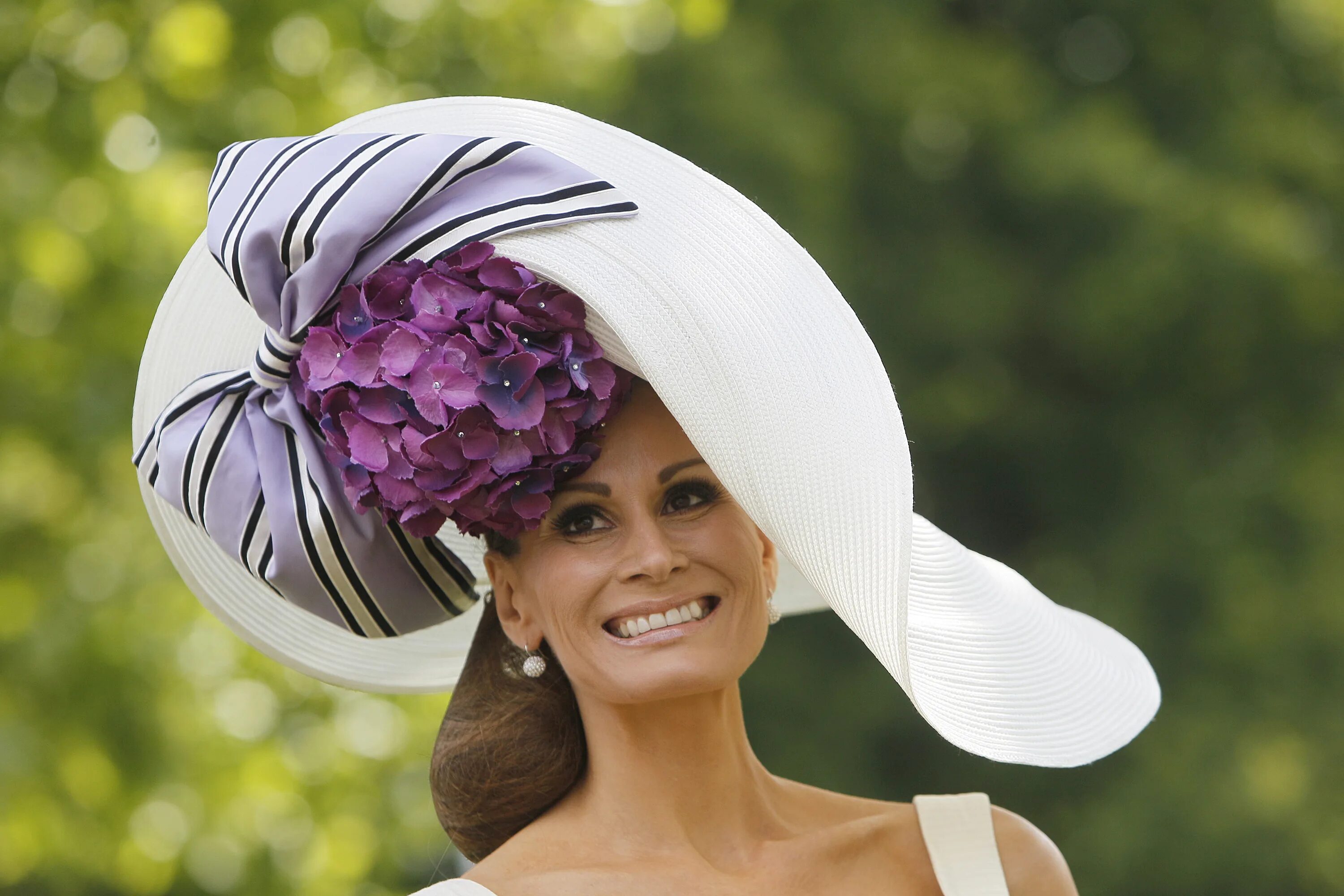 Головной убор фото. Ascot hats. Необыкновенные женские шляпы. Самые красивые шляпки. Необычные головные уборы для женщин.