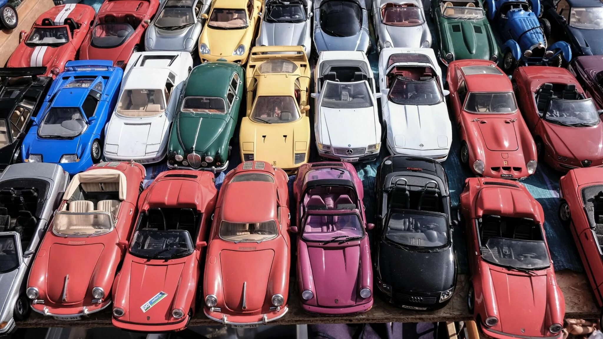 Lots of cars. A lot o cars. Chevron cars. Стоянка машин. Lots of cars.