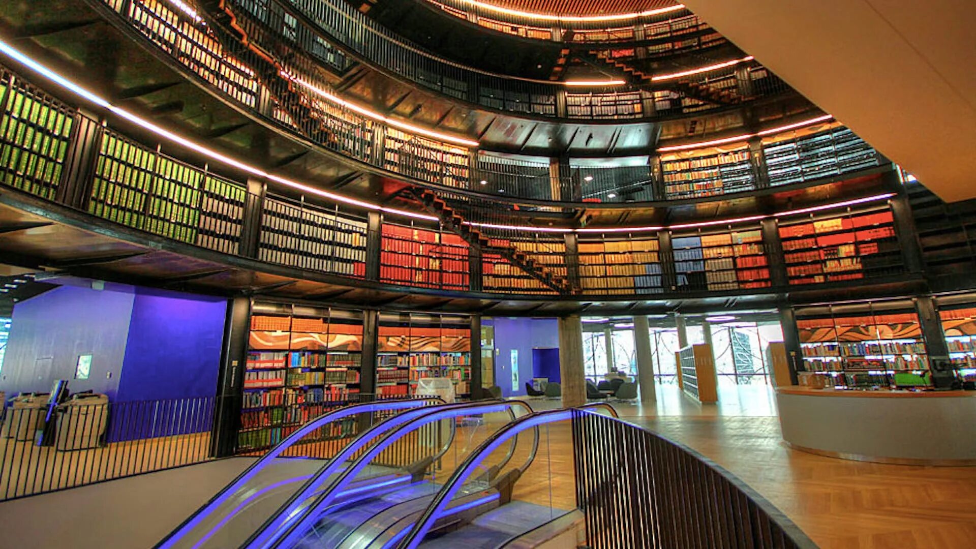 This is our library. Библиотека Бирмингема. Birmingham Central Library Бирмингем. Библиотека Бирмингема в Великобритании. Новая библиотека в Бирмингеме.