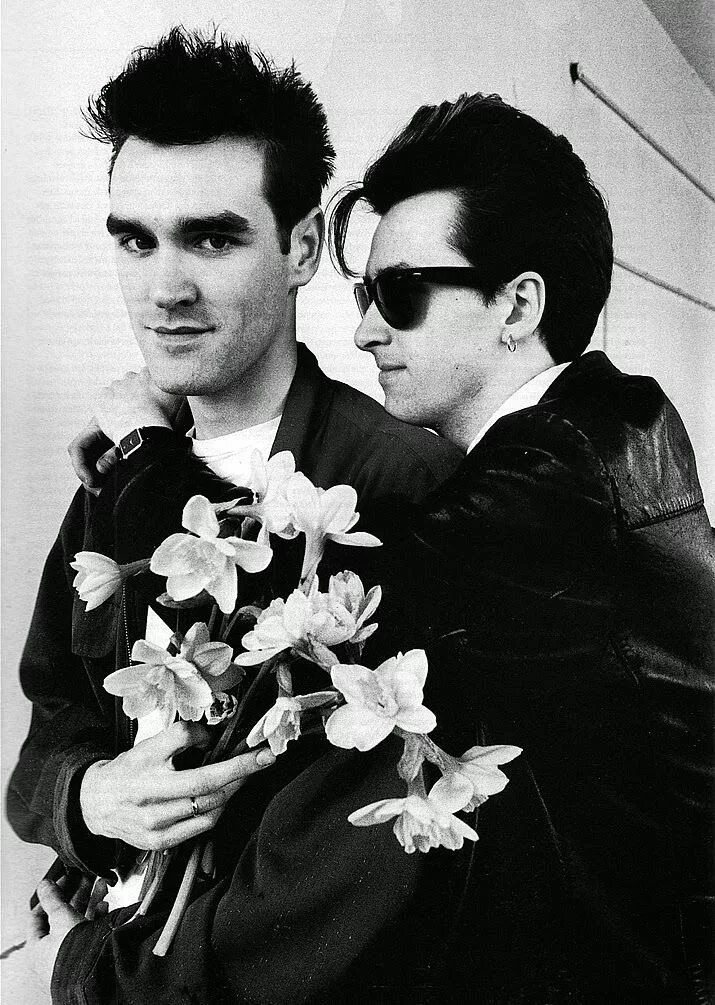 The smiths old house. Моррисси the smiths. джонни марр и моррисси. моррисси the smiths 80. smith.