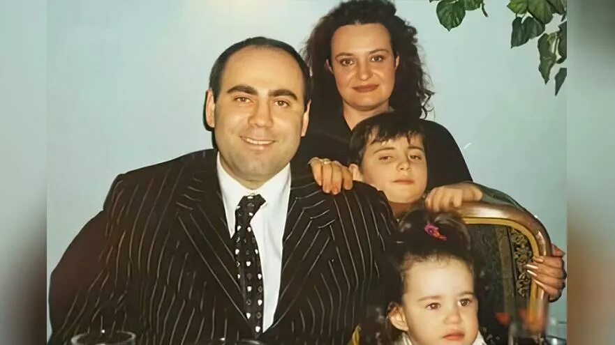 Дети иосифа пригожина. Иосиф пригожин и вторая жена. Где жена пригожина. Где жена пригожина. Где жена пригожина.
