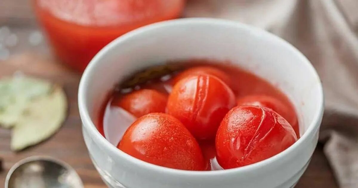 Томаты в собственном соку на зиму рецепты. Томаты в собственном соку меренга. помидоры в собственном соку на тарелки фото. помидоры в собственном соку на зиму рецепты. томаты в собственном соку в тарелке фото.