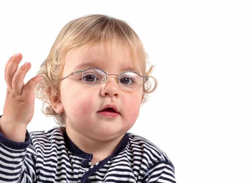Дети с нарушением зрения. Дети в очках для зрения. Младенец с нарушением зрения. Дети с нарушением зрения белый фон.
