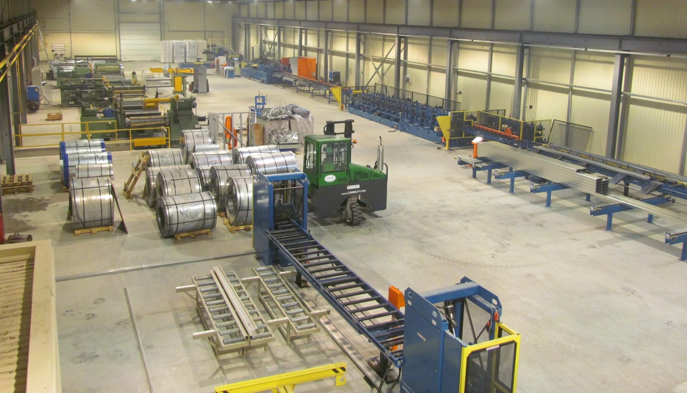 Гравитационные стеллажи для складских помещений. Лстк профиль. Лстк каркас. Завод лстк. Легкие металлоконструкции во владимире.