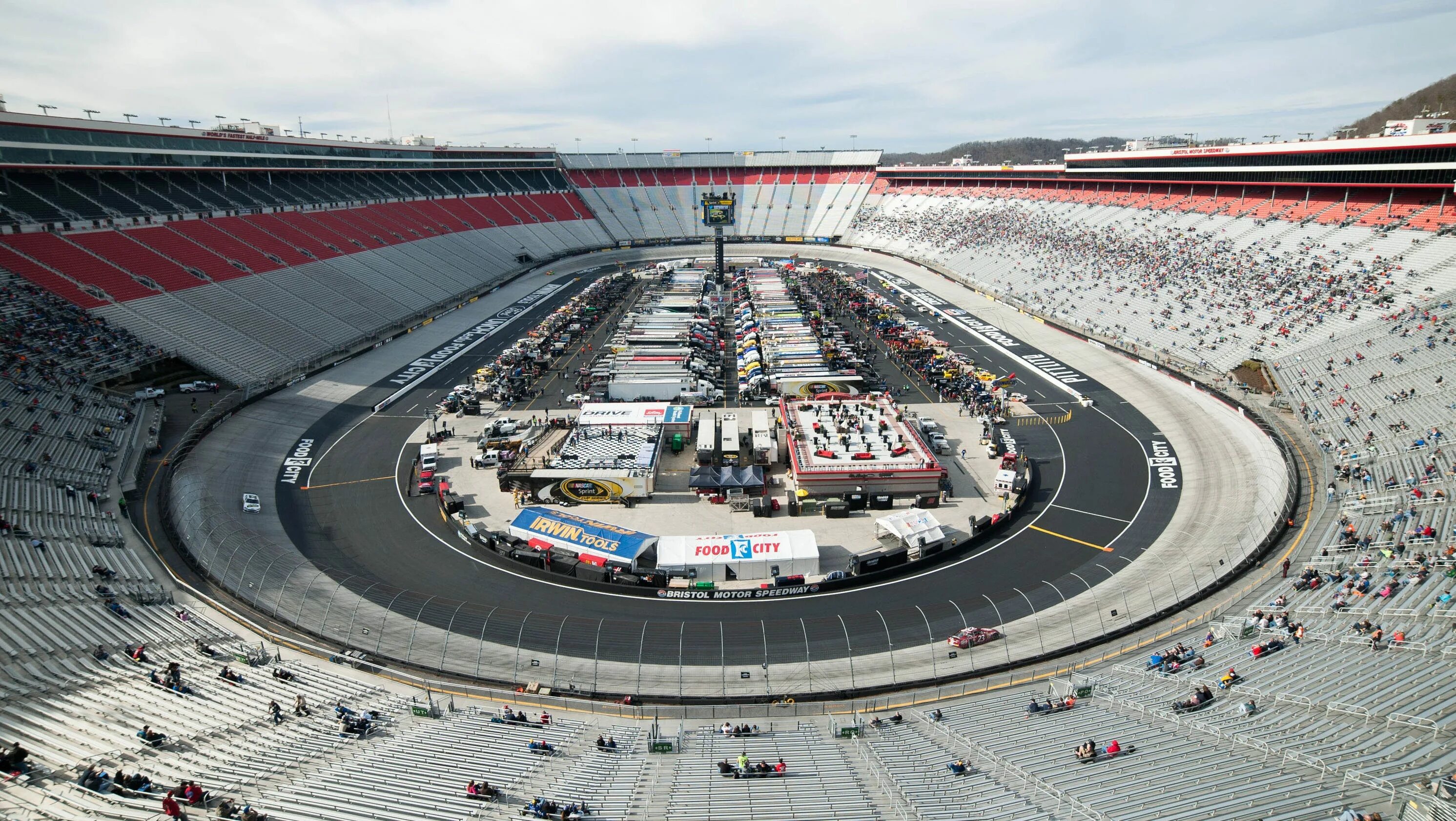 Стадион наскар. Трасса наскар. Бристоль трасса наскар. Bristol Motor Speedway стадион.