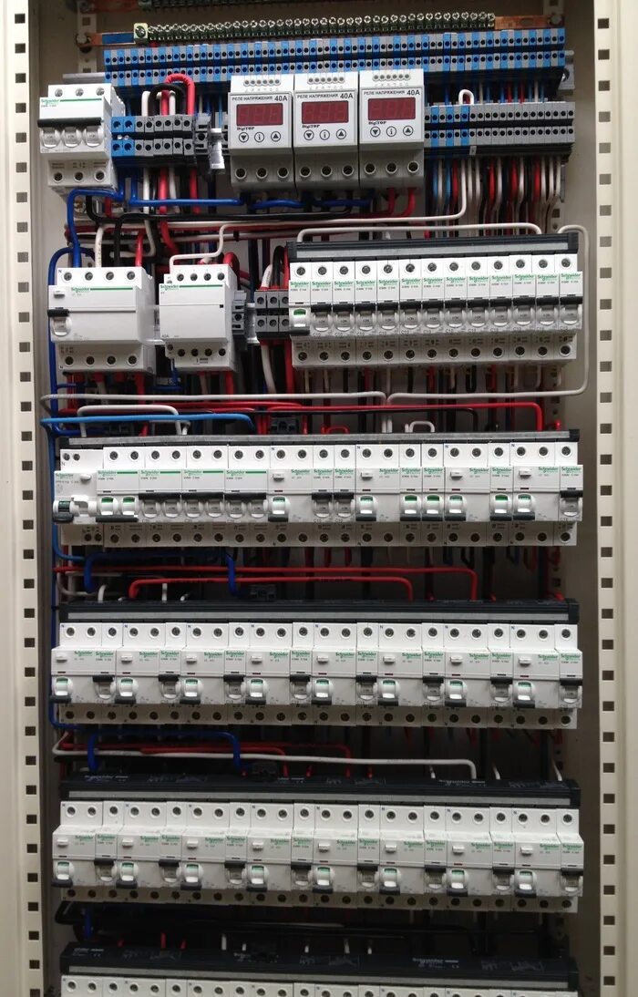 Сборка щита цена. Щит распределительный электромонтаж. Расключенный электрощит. Злетрощит al 165422. Электрощитки сборка щита.