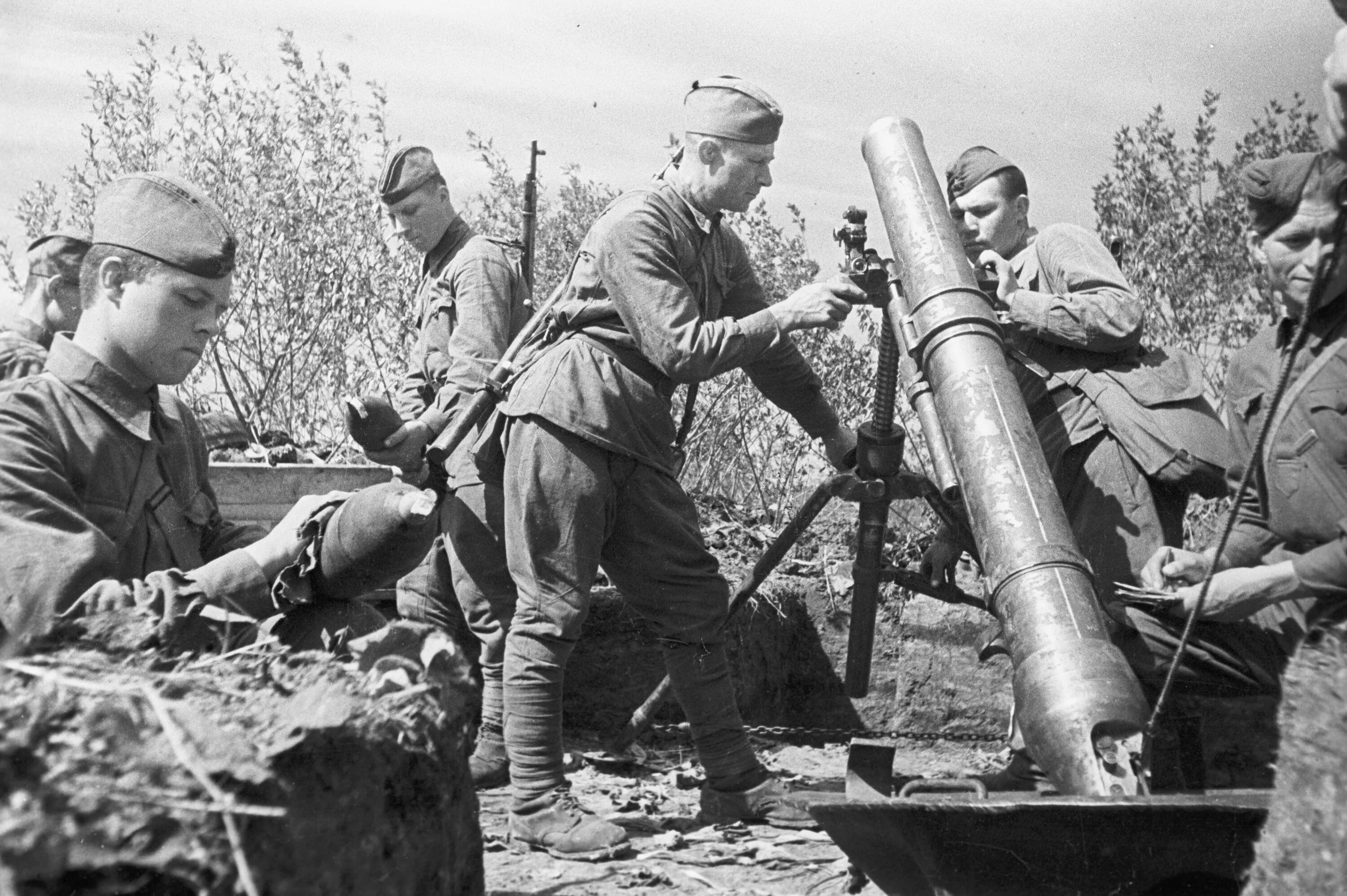 Поступи вов. 120 Мм полковой миномёт обр.1943г. Минометчики 120 мм ВОВ. 120 Мм миномет РККА. 120 Мм миномет Великая Отечественная.