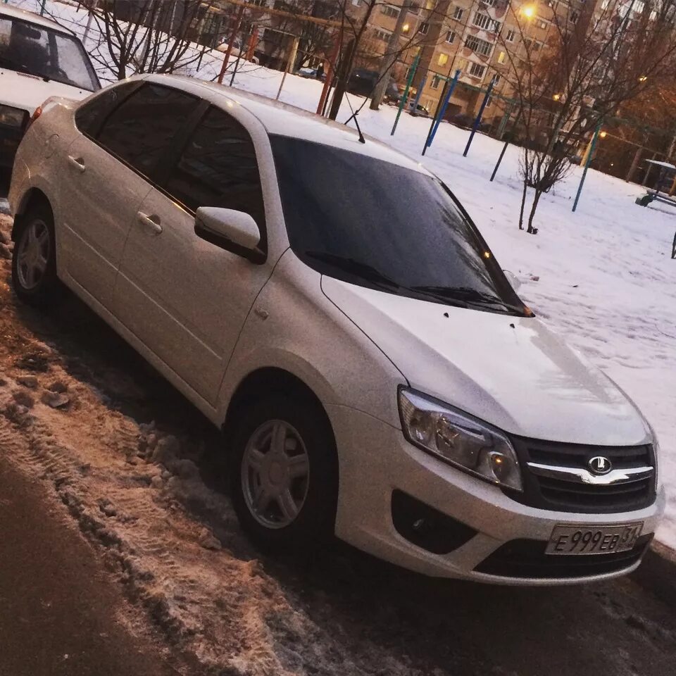 Дром авто гранта. Дром авто гранта. Лада гранта 2012 дефиле. Лада гранта 2190 белая. Лада гранта лифтбек тонированная вкруг.