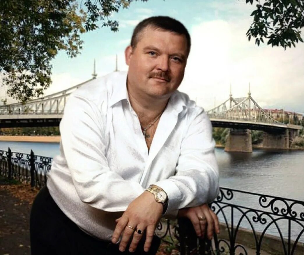 Исполняет круг. Исполняет круг
