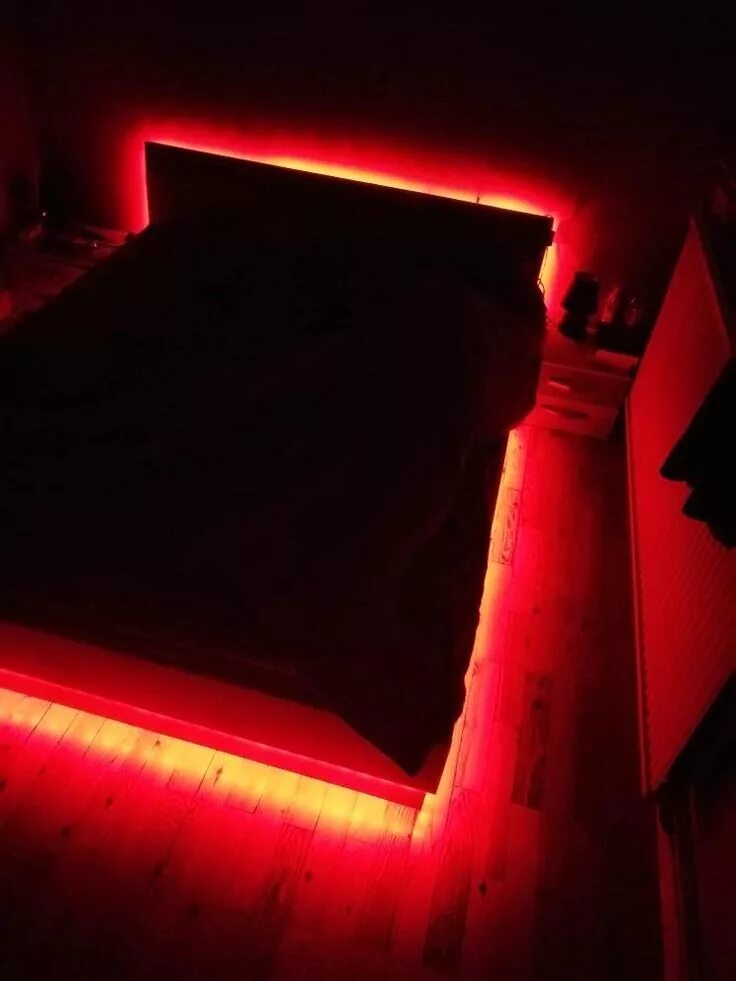 Ленту под кроватью. Rgb подсветка кровати. Кровать с подсветкой. Диодная подсветка под кроватью. Светодиодная подсветка кровати.
