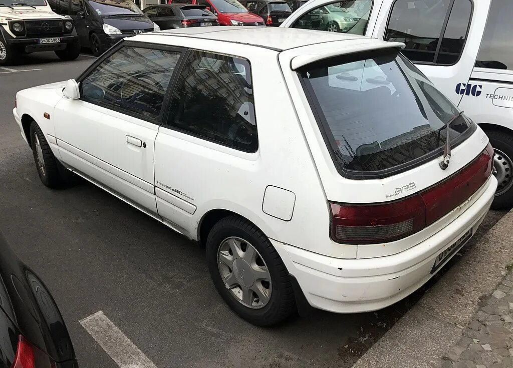 Mazda 323 GLX. Мазда Фэмили 1991 года выпуска. Мазда Фэмили 2000 хетчбэк. Мазда Фэмили 1999.