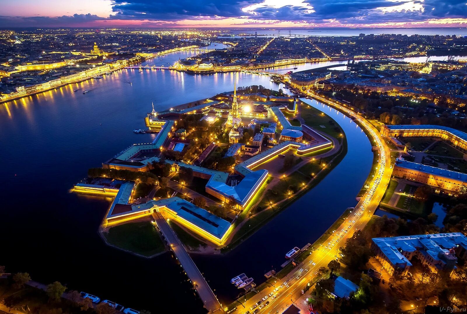 Лучшее время в санкт петербурге. Петропавловская крепость в санкт-петербурге. питер петропавловская крепость. санкт-петербург заячий остров петропавловская крепость. заячий остров петропавловская крепость.