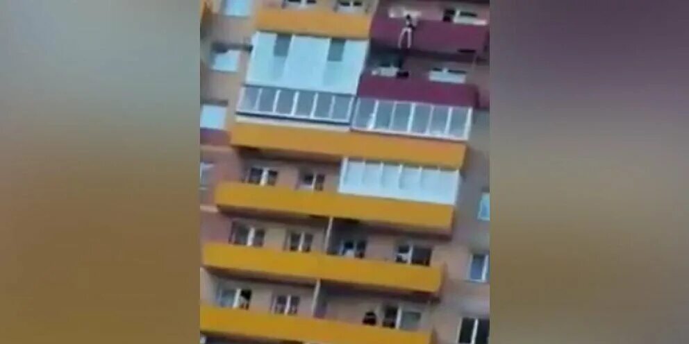 Шестиклассница выпрыгнула. Девушка которая прыгнула с 15 этажа. 14 Выпрыгнули с балкона.