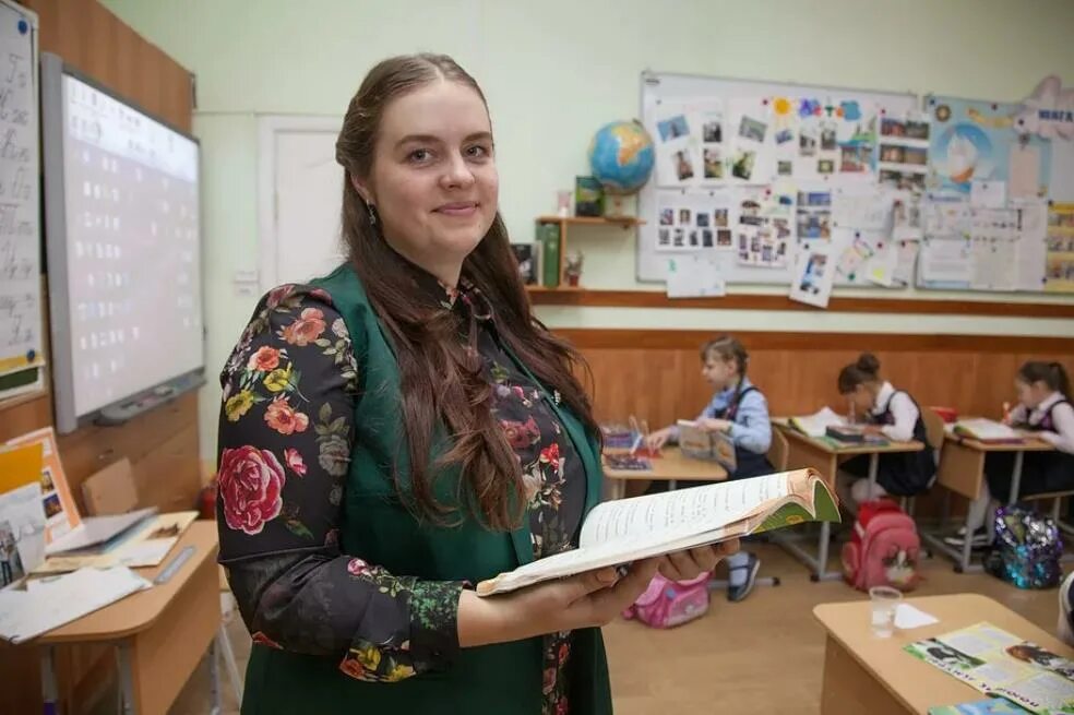 Учительский труд. Учителя россии. Зарплата учителя. Российские учителя. Учитель труда.