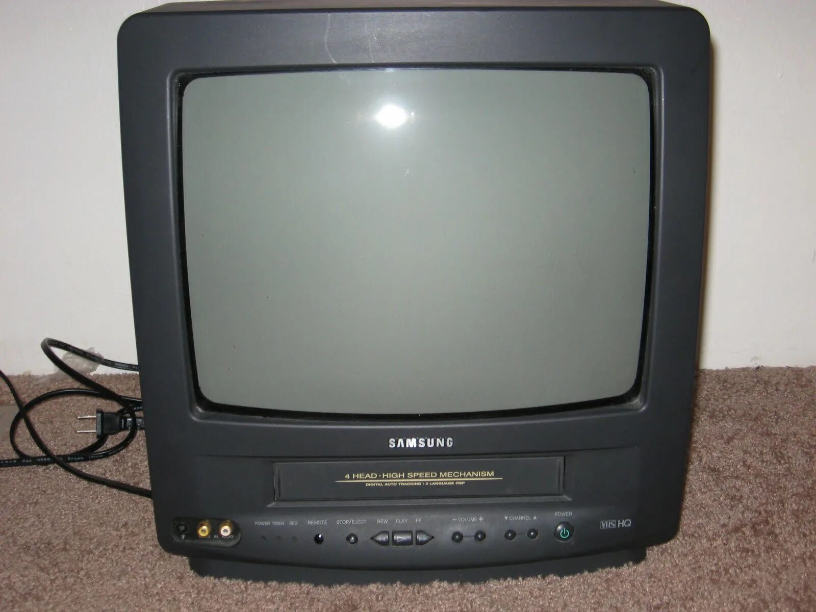 Старый мини телевизор. Мини телевизор Japan tv4300. Мини TV. Daewoo model DMQ-21m2.