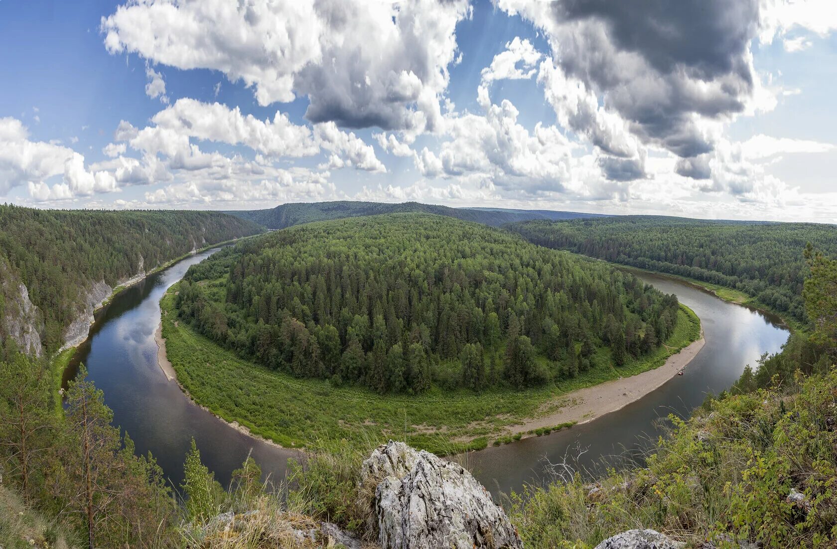 Рыбалка реки пермского края. Река Чусовая Пермский край. Река Чусовая Пермь. Камень мултык река Чусовая. Река Вишера пермскийкпай.