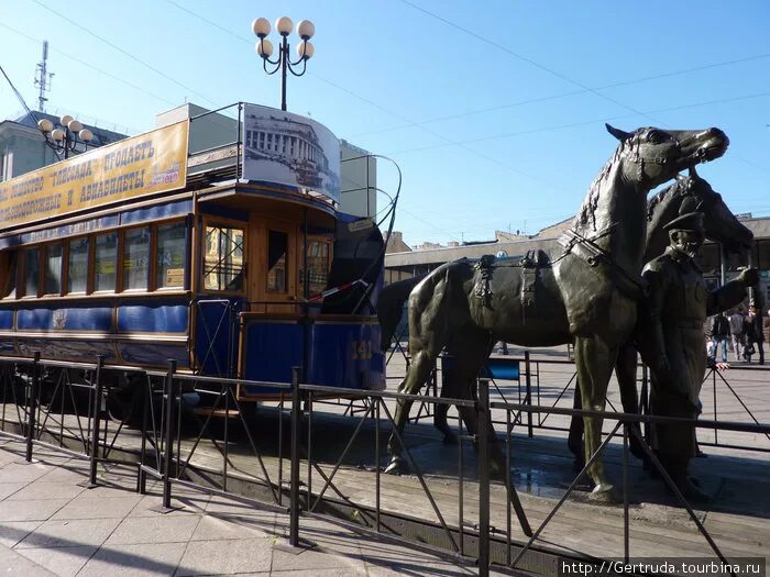 конка 35. конка с империалом в москве. трамвай конка. конка фото. памятник конке спб.