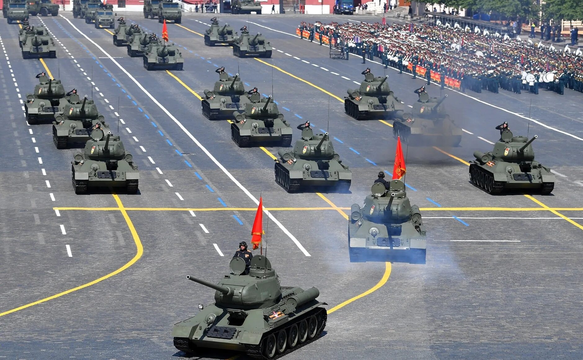 Реакция иностранцев на парад победы. Парад победы 2025 в москве техника. военный парад в честь 75-летия победы в москве. т-34 на параде победы в москве. танк т 34 на параде в москве.