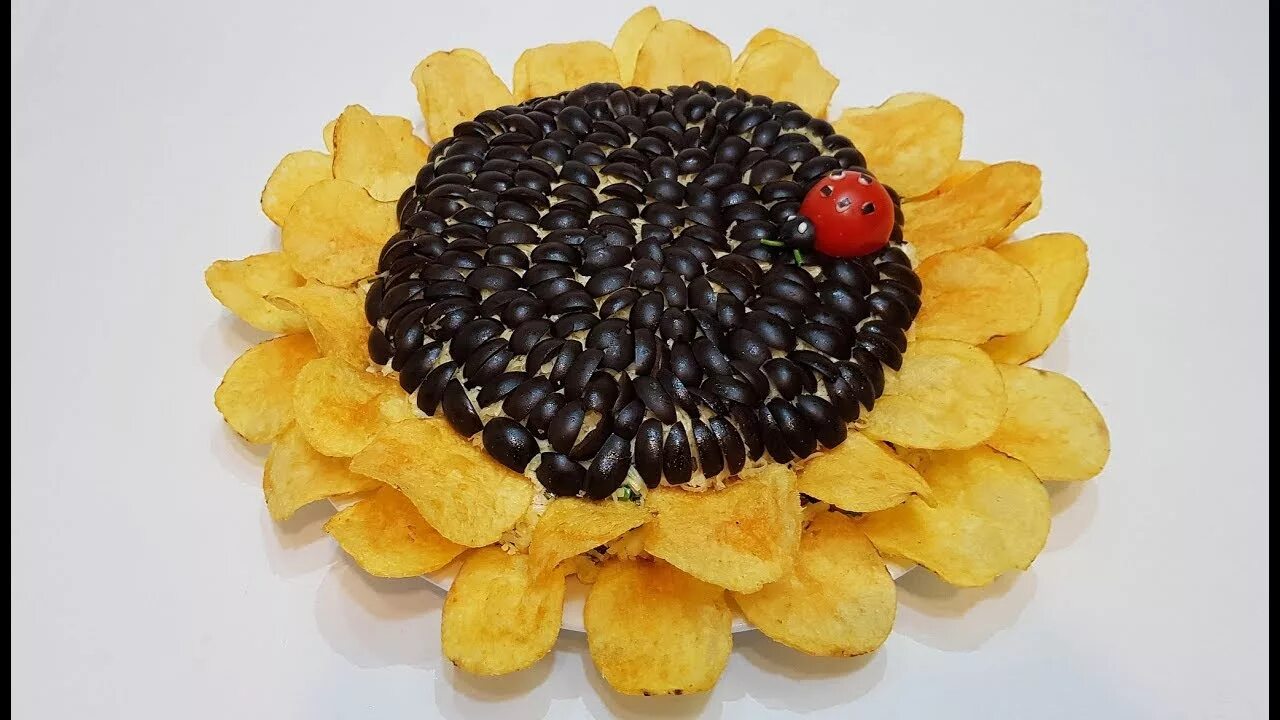 Подсолнух с жареными грибами. Салат подсолнух.