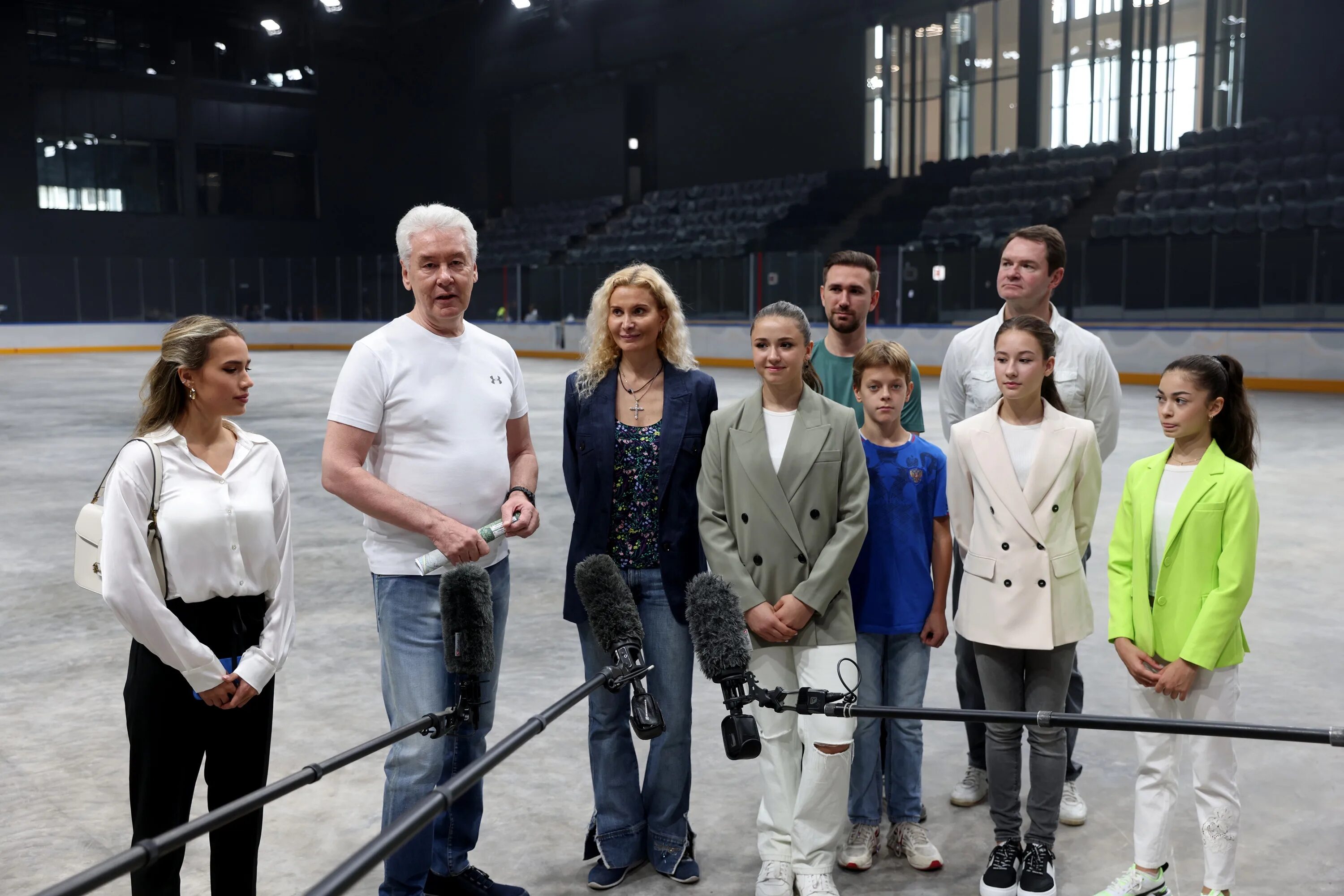 Ледовый дворец тутберидзе ясенево 2023 год. Ледовый дворец хрустальный ясенево. Центр тутберидзе ясенево. Дворец тутберидзе. Тренер фигурное катание тутберидзе.