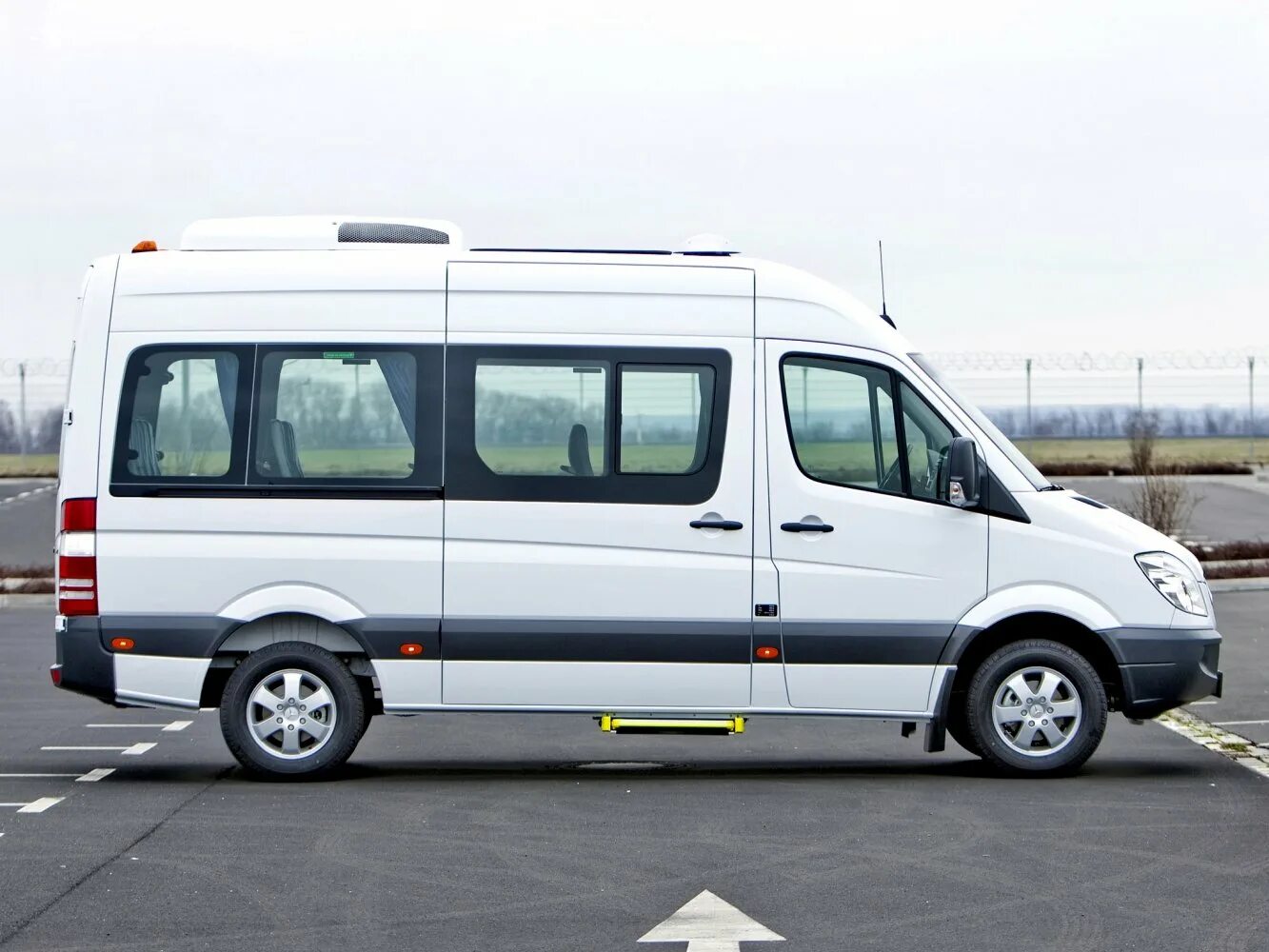 Микроавтобус 2006. Mercedes benz sprinter 2006. мерседес спринтер 906. w906 sprinter. мерседес спринтер w906.