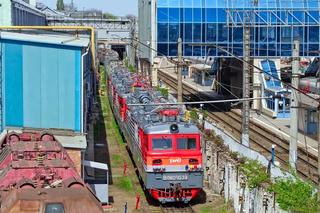 Вл80с Ростовский эрз. Электровозы с ЛВРЗ. Российские дизельные поезда. Электровозоремонтный завод Улан-Удэ. Электровоз тянет