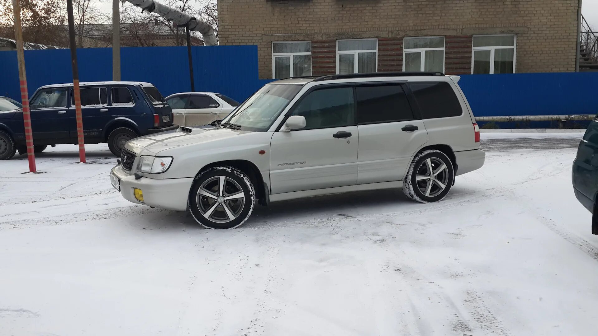 Forester 215/50r17. Subaru forester sf5 r17. Передние колеса субару форестер. Передние колеса субару форестер. Subaru forester sg5.