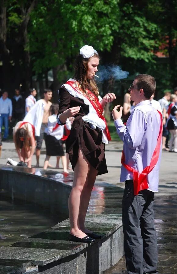 Найти музыку после выпускного. Пьяные выпускники. Выпускной бухие. После выпускного ты нашла. После выпускного юрий.