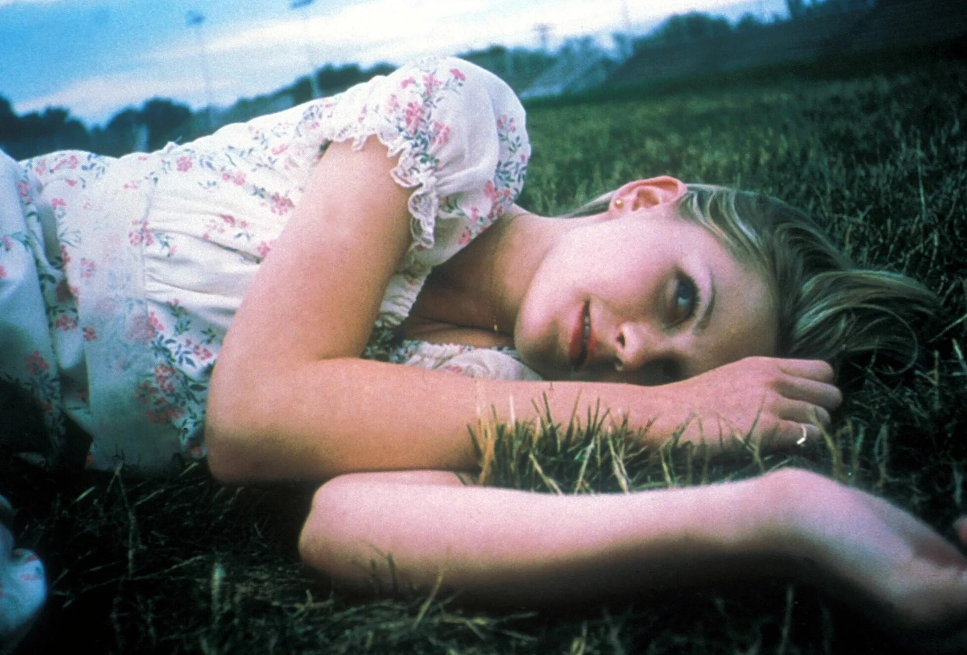 The Virgin Suicides 1999. Девственницы-самоубийцы / the Virgin Suicides (1999). Кирстен Данст девственницы самоубийцы. Кирстен Данст 1999. The virgin suicides