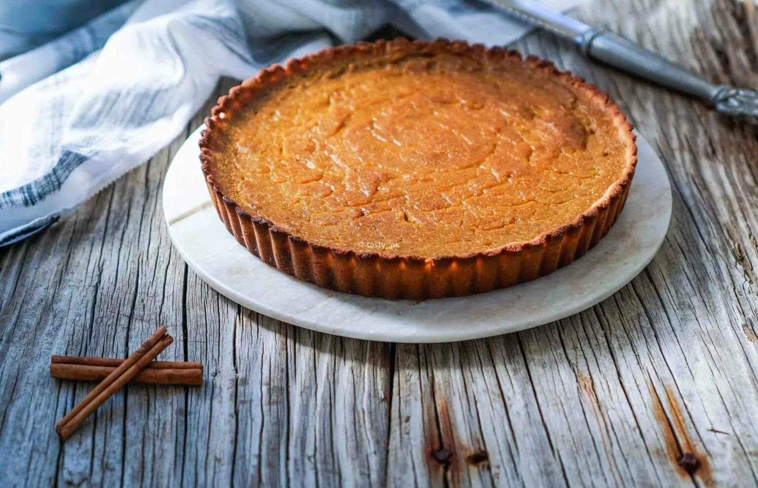 Рецепт тыквенного пирога. Тыквенный пирог Pumpkin pie. Тыквенный пирог на день Благодарения. Американский тыквенный пирог с корицей. Тыквенный тарт.