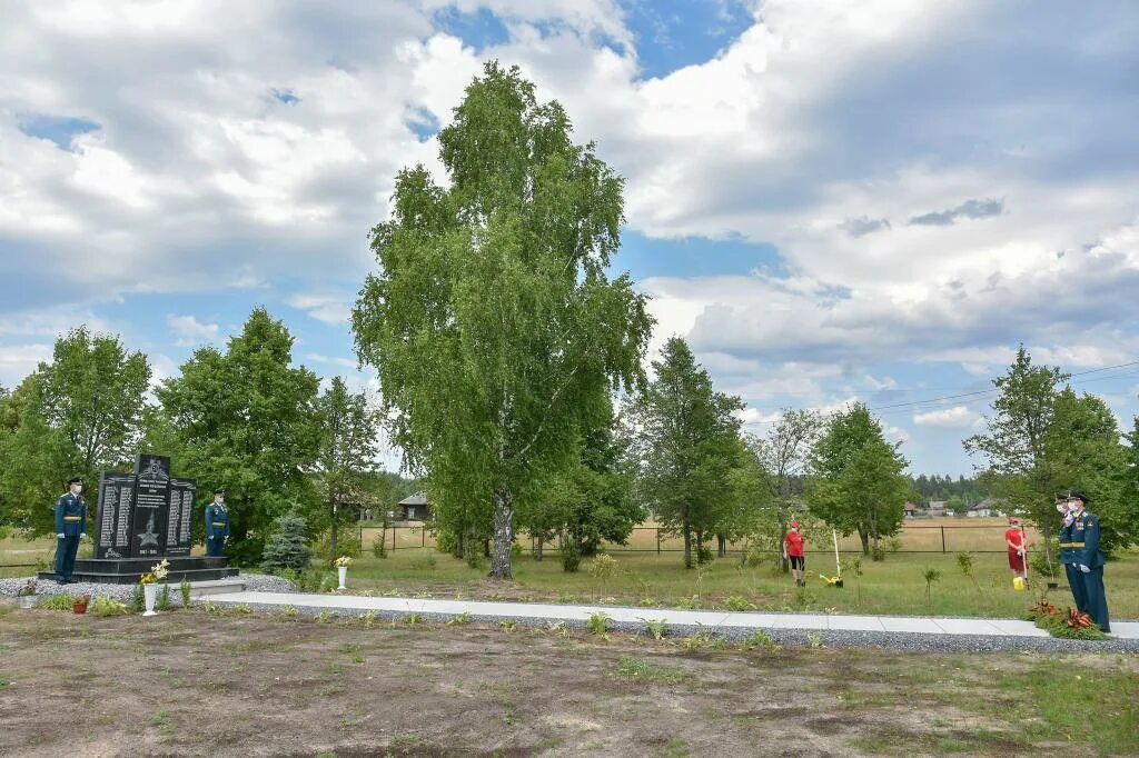 Поселок ленинская погода на неделю. Поселок Ленинский Юринский район. Поселок Ленинский Марий Эл. Памятники Юринского района. Поселок Козиково Юринский район.