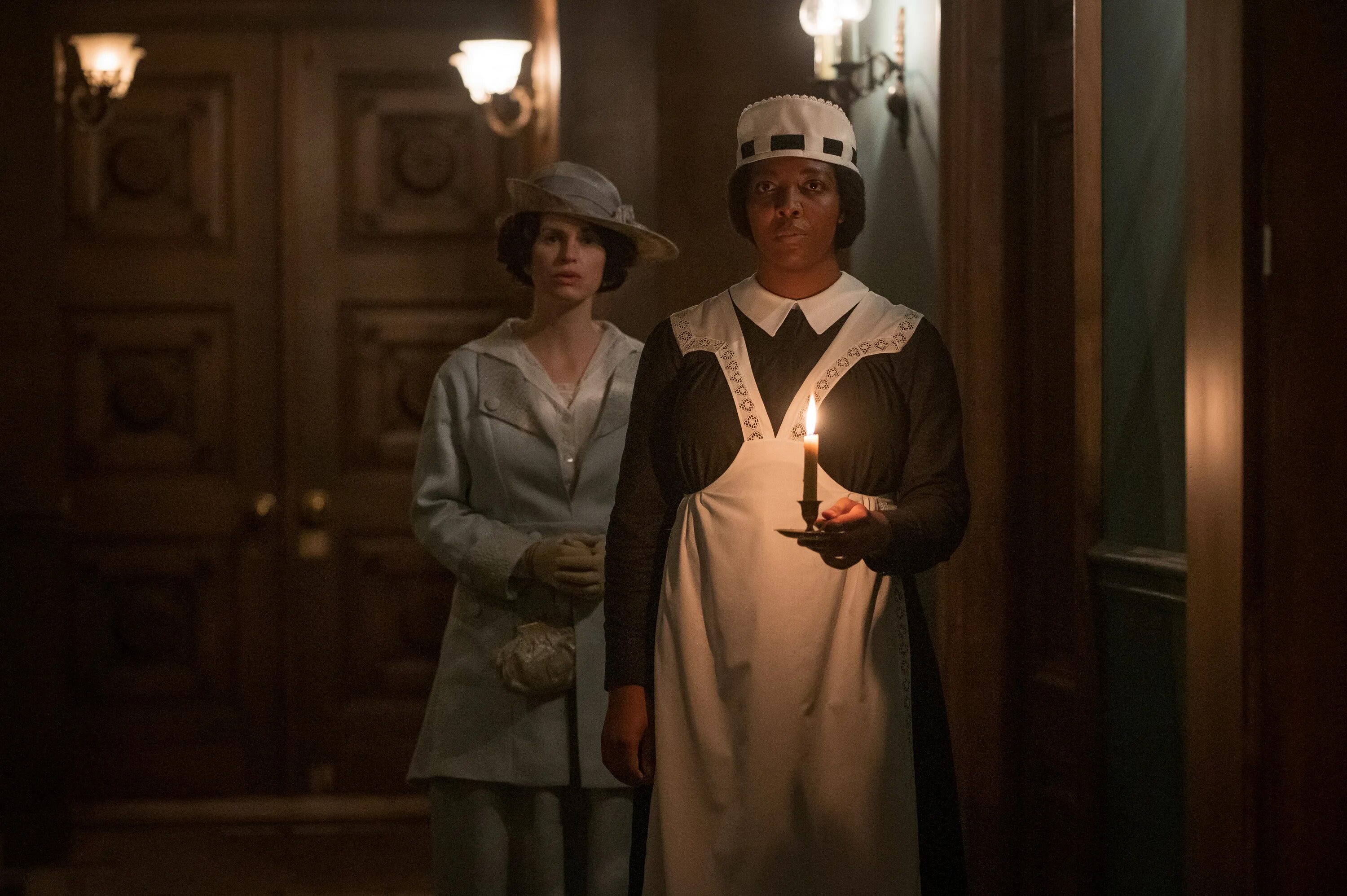 Цветы на чердаке сериал 2022. Цветы на чердаке: начало сериал 2022 кадры. Цветы на чердаке 1. Цветы на чердаке кэти и кристофер. Цветы на чердаке фильм 2014.