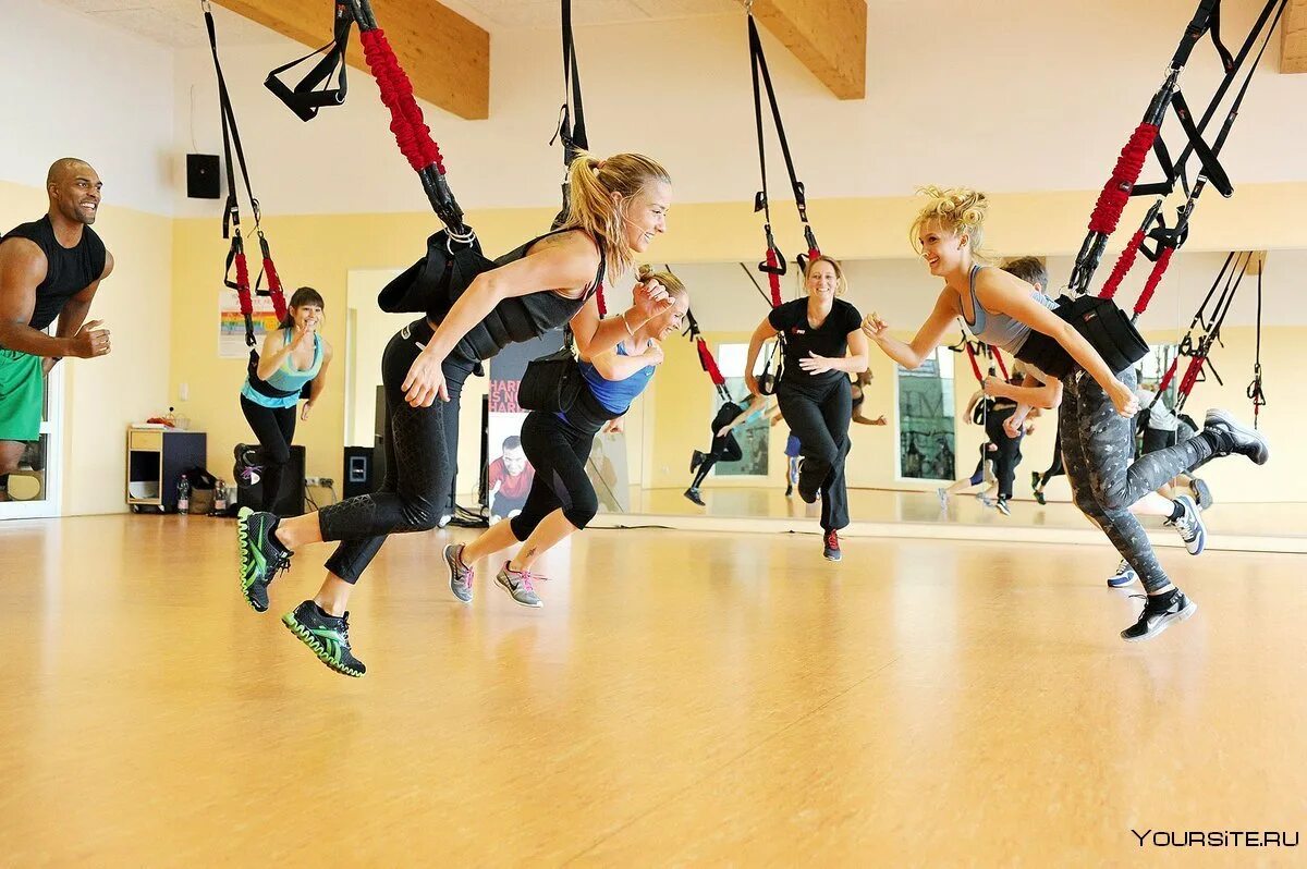 Как называется занятия. Bungee fitness тренировки. банджи воркаут. занятия на веревках. фитнес на веревках.