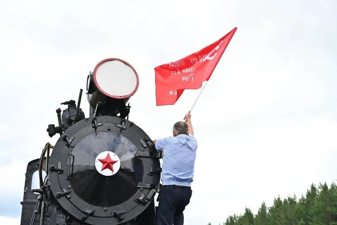 Монумент паровоз Белорецк. Паровоз в Уфе. С днем города Белорецк. Шорапани памятник паровозу.